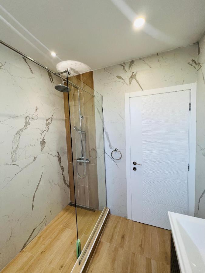 Apartment Luxury Explorer Podgorica Kültér fotó
