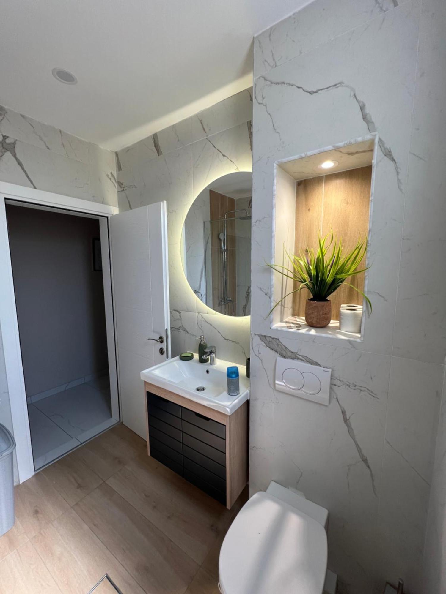 Apartment Luxury Explorer Podgorica Kültér fotó